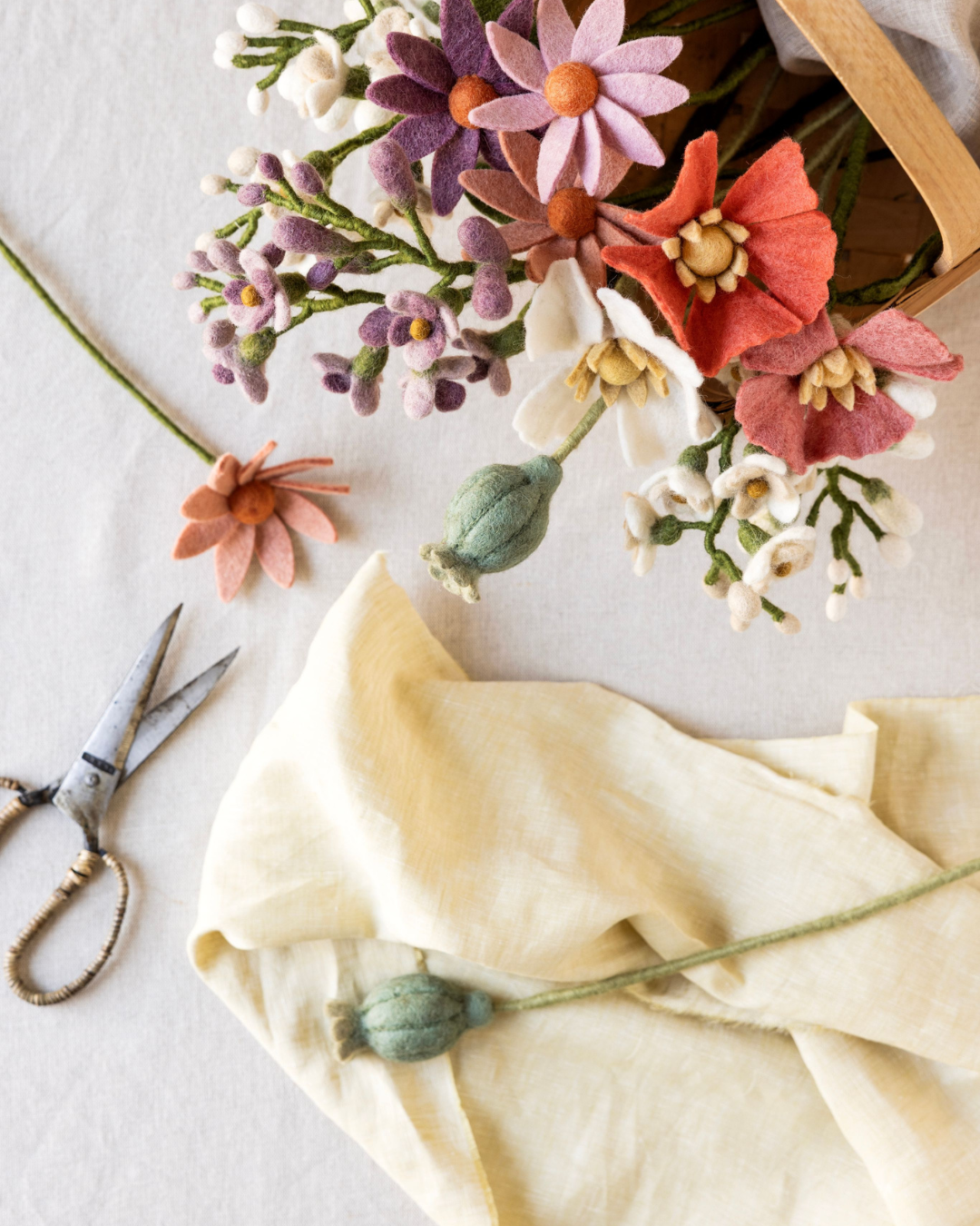 – Detailaufnahme der Filzblume Mohn von Gry & Sif
