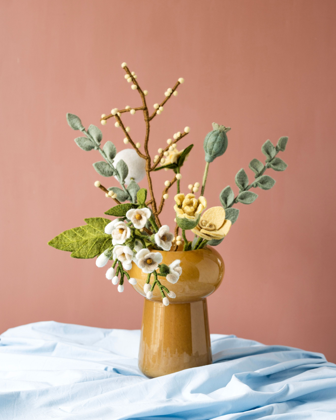 – Filzblume Mohn von Gry & Sif dekoriert in einer Vase
