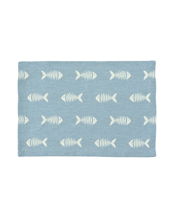 Fisch Tischset Skinny 35 x 50 cm von Sander in hellem Blau mit weißem Fischgrätenmuster auf rechteckigem Platzset