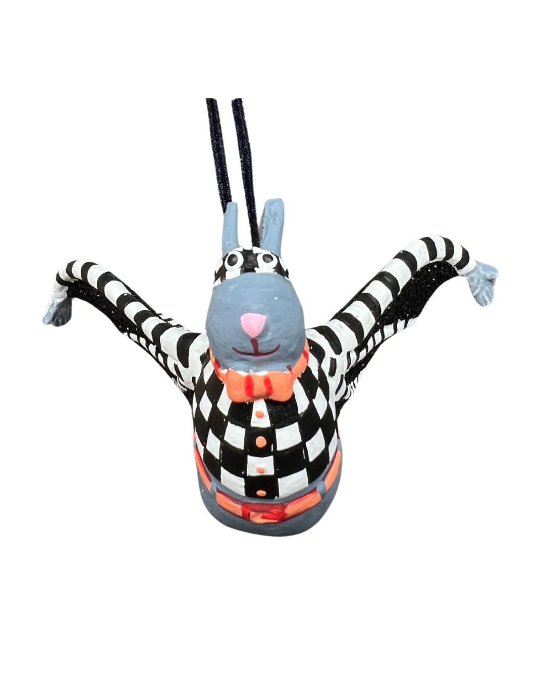 Fledermaus Krinkle „Mini I am Bat“ von Patience Brewster – handbemalte Halloween-Figur im schwarz-weißen Karomuster mit orangefarbenen Details vor weißem Hintergrund.