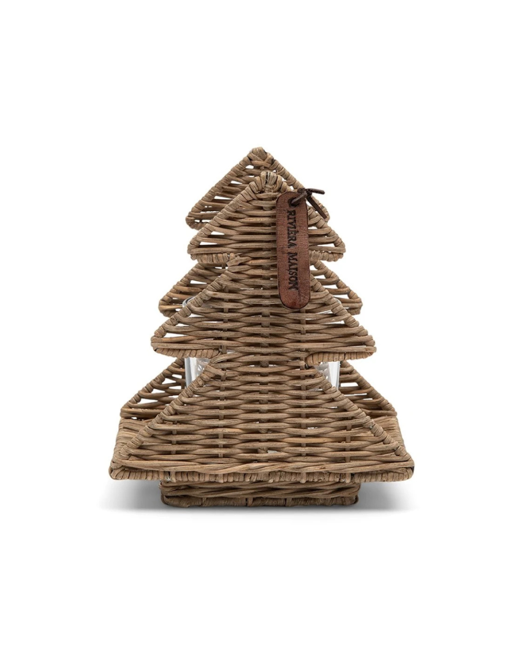 Frontalansicht des Rustic Rattan Lovely Trees Windlichts von Rivièra Maison, zwei Rattanbäume mit Lederetikett, in der Mitte Glas für ein Teelicht.