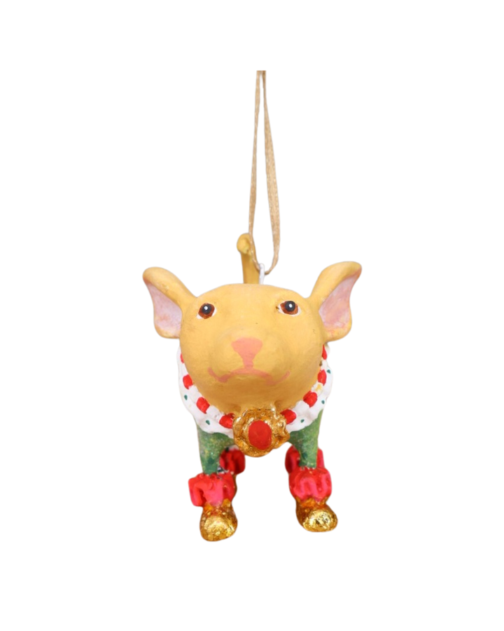 Chihuahua Mini-Krinkle von Patience Brewster als Weihnachtsanhänger, frontal mit Kragen und goldenen Schuhen