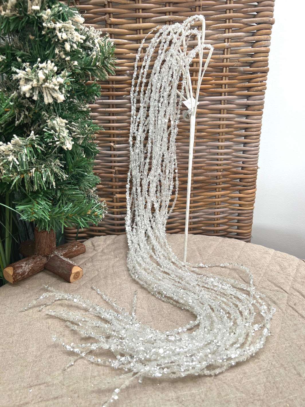 Weihnachtliche Frostige Deko Zweige in weißem Glitzer von Goodwill