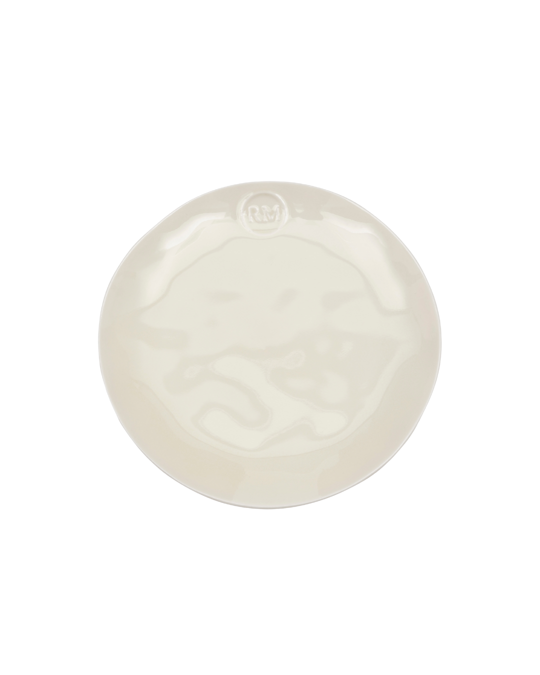 Weißer Frühstücksteller Portofino von Rivièra Maison mit organischer Form und RM-Emblem vor weißem Hintergrund.