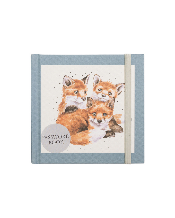 Passwortbuch „Fuchs“ von Wrendale Designs mit drei jungen Füchsen auf dem Cover vor weißem Hintergrund.