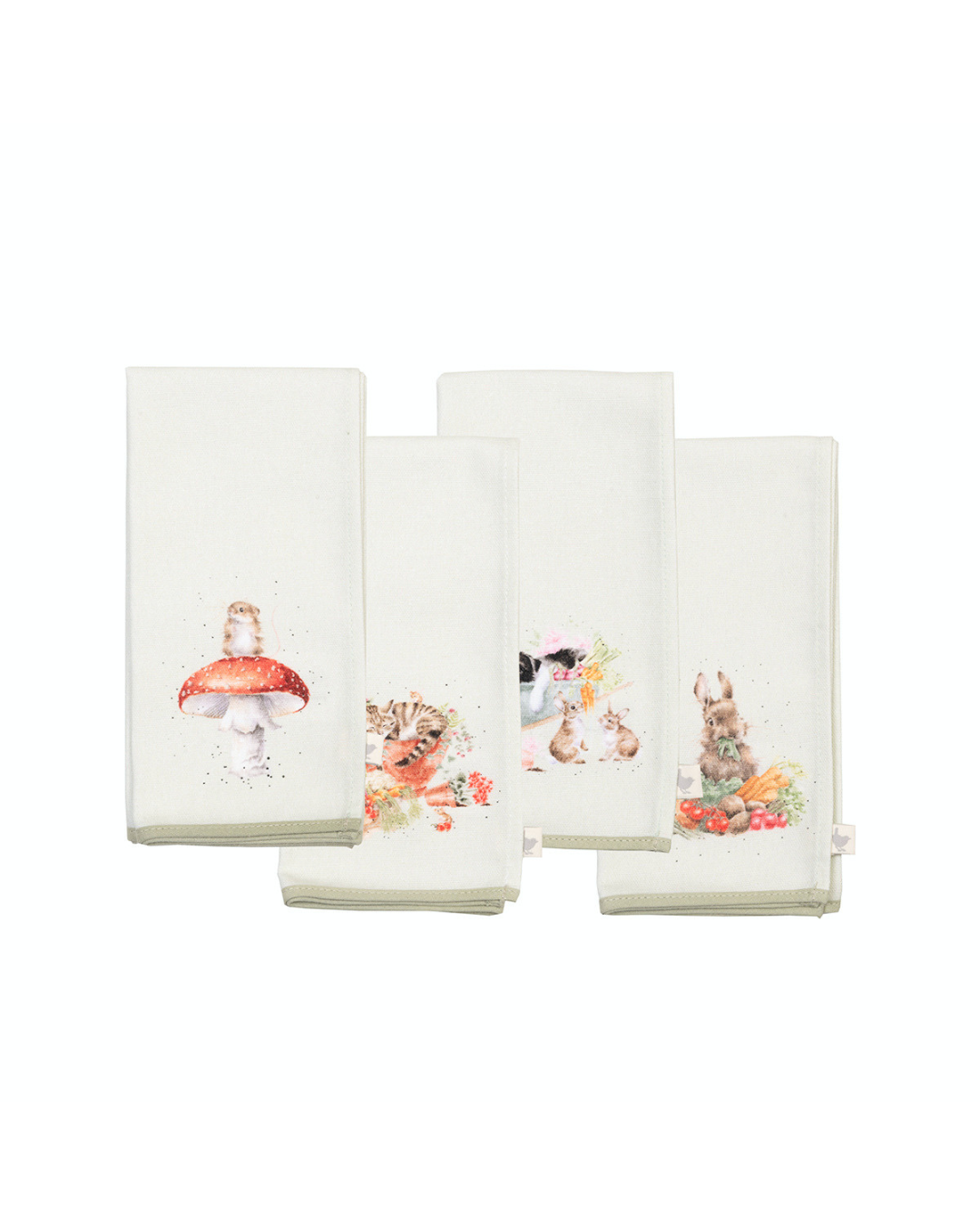 Vier Servietten „Garden Friends“ mit zarten Gartenmotiven. Jede Serviette zeigt ein anderes Tier: eine Katze, eine Maus, einen Hund und einen Hasen, alle in natürlichen Farben auf cremefarbenem Hintergrund.