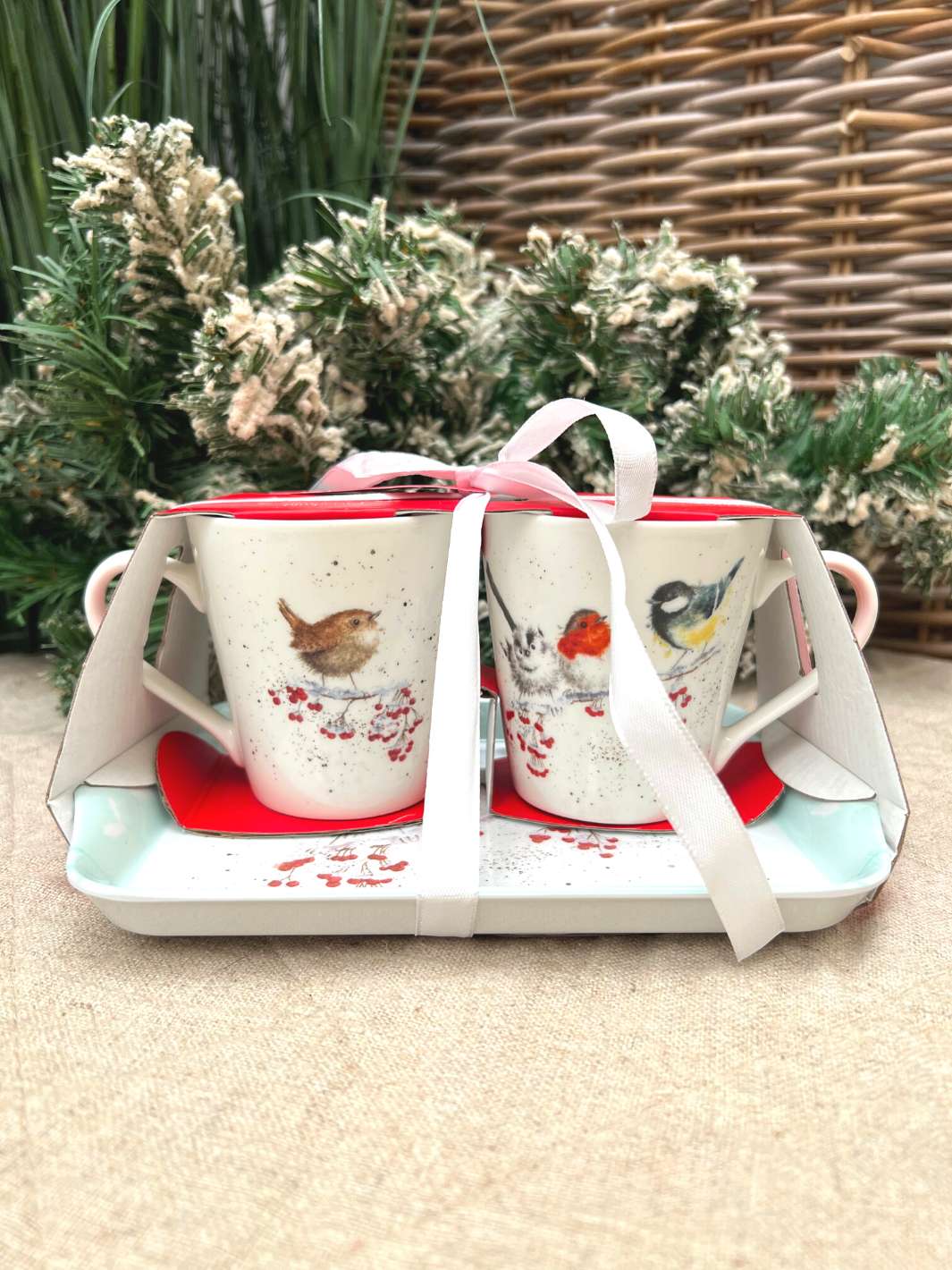 Hübsches Geschenk des Wintervogel Set mit zwei Tassen und einem Tablett von Wrendale Designsn