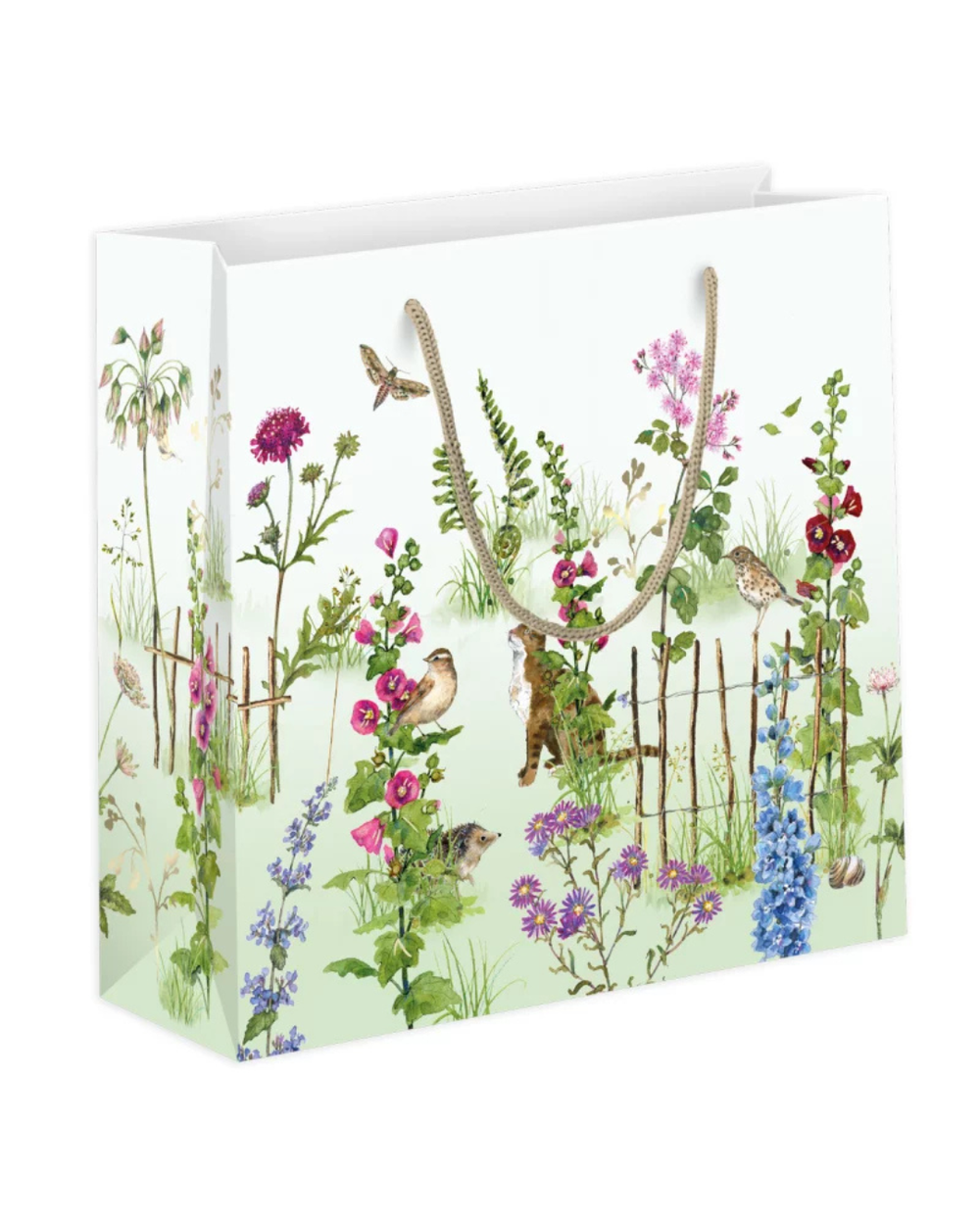 Große Geschenktasche „Stockrose“ vom Grätz Verlag mit üppiger Gartenszene aus Blumen, Vögeln und Naturmotiven in sanften Grün- und Rosatönen, Illustration von Daniela Drescher.