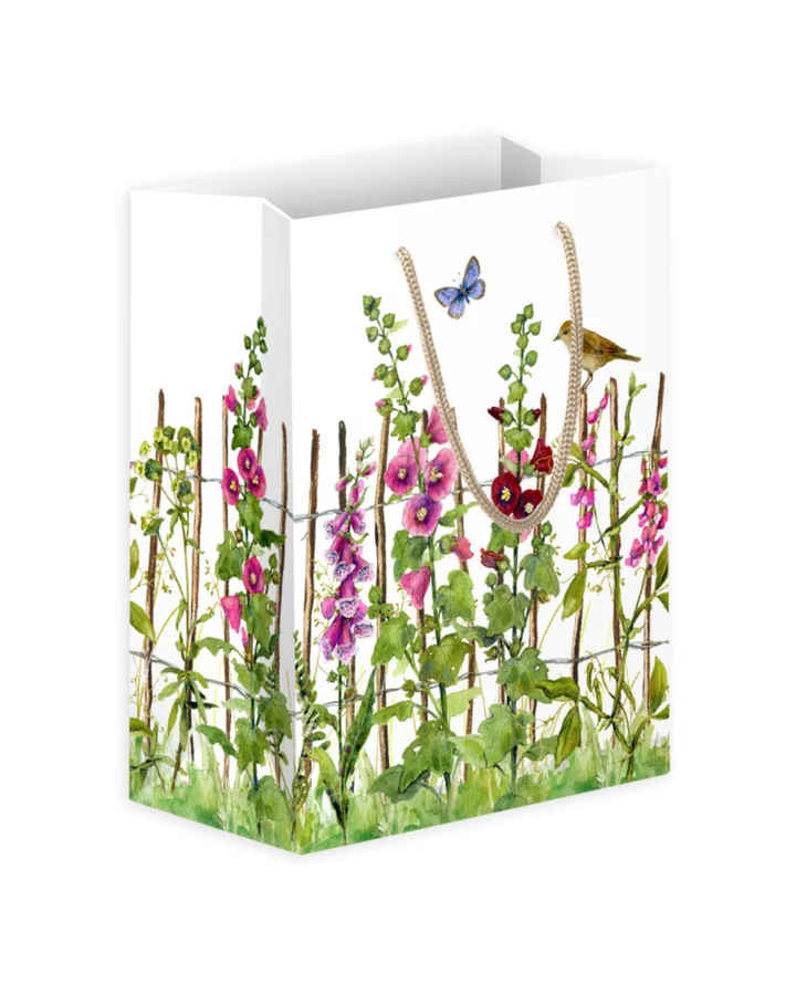 Mittlere Geschenktasche „Stockrose“ vom Grätz Verlag mit Illustrationen von Stockrosen, Vögeln und Schmetterlingen vor hellem Hintergrund, gestaltet von Daniela Drescher.
