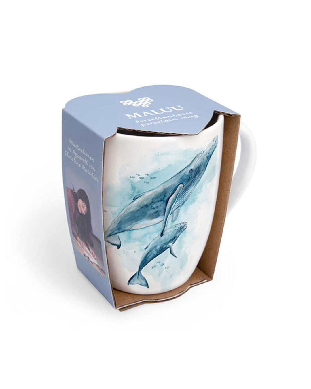 Verpackte Wal-Tasse „Whale Wonders“ von Maluu in blauer Geschenkbox