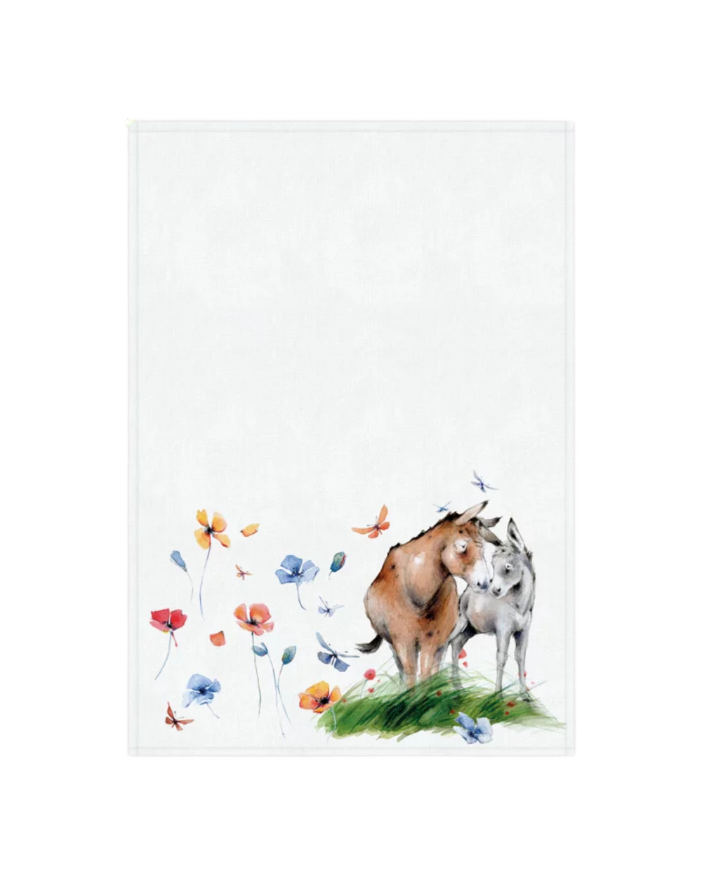 Geschirrtuch „Kuschelfreunde“ vom Grätz Verlag, Illustration von Sophia Drescher: Zwei Esel stehen eng beieinander und kuscheln auf einer grünen Wiese. Um sie herum flattern Schmetterlingen, während bunte Mohn- und Kornblumen den unteren Rand des weißen Tuchs schmücken.