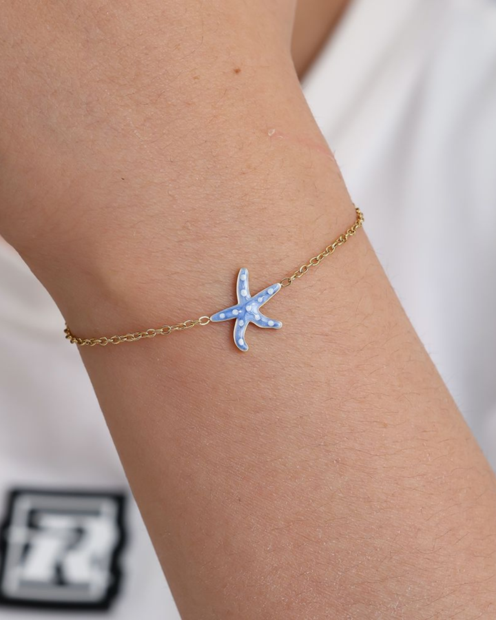 Armband mit blauen Emaille-Seesternen von Dottilove