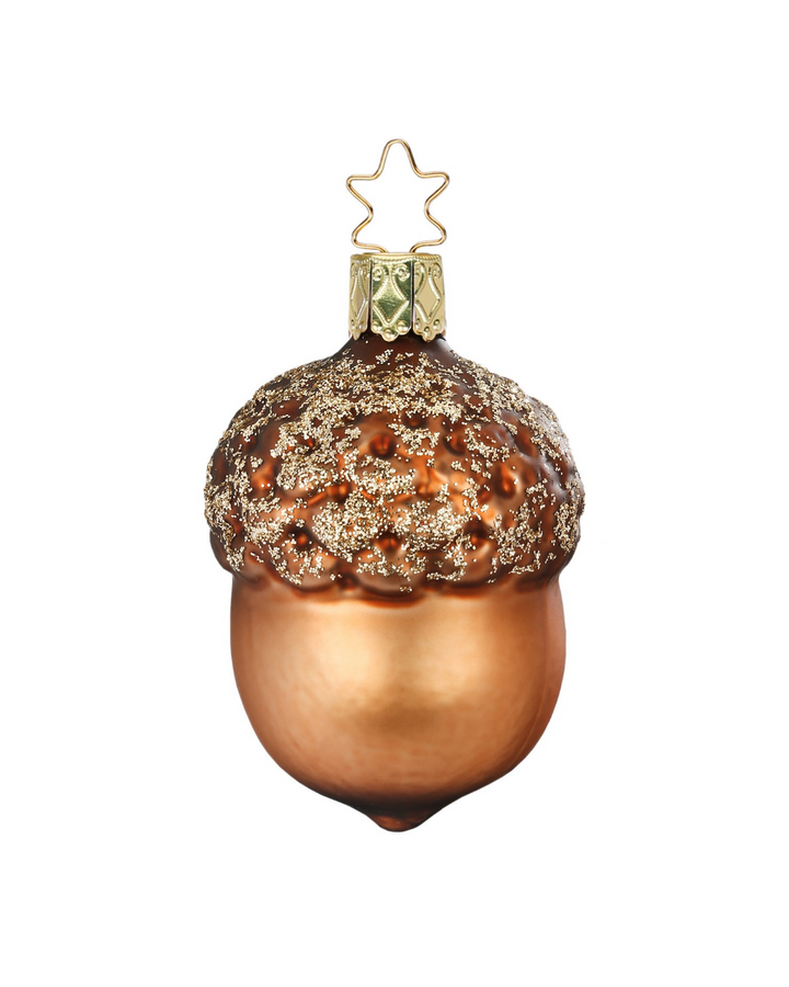 Weihnachtliches Eichel Ornament in groß von Inge Glas vor weißem Hintergrund.