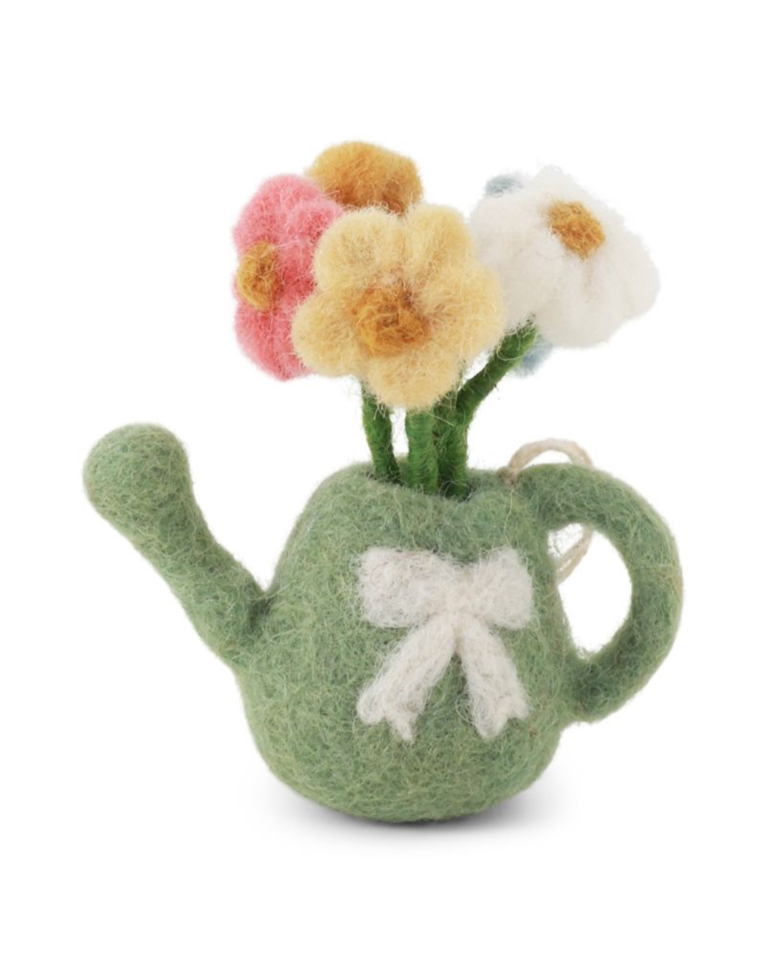 Grüne Filz-Gießkanne mit Blumenstrauß und weißer Schleife als Anhänger von Gry & Sif.