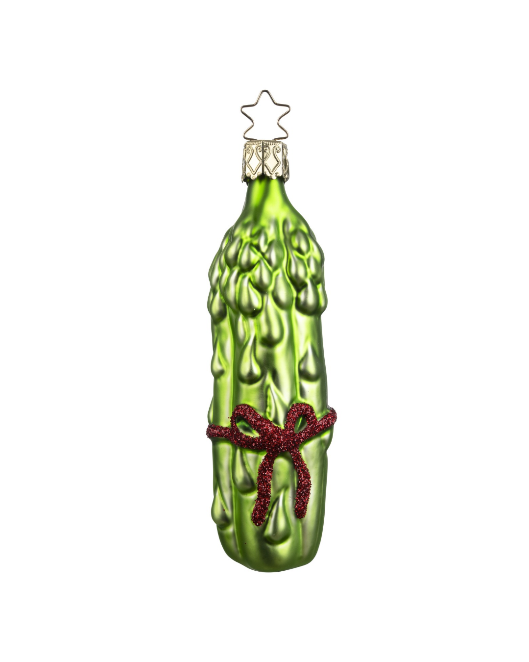 Grüner Spargel Weihnachtsbaumschmuck zum Aufhängen mit roter Schleife. In Handarbeit hergestellt von Inge Glas in Deutschland.