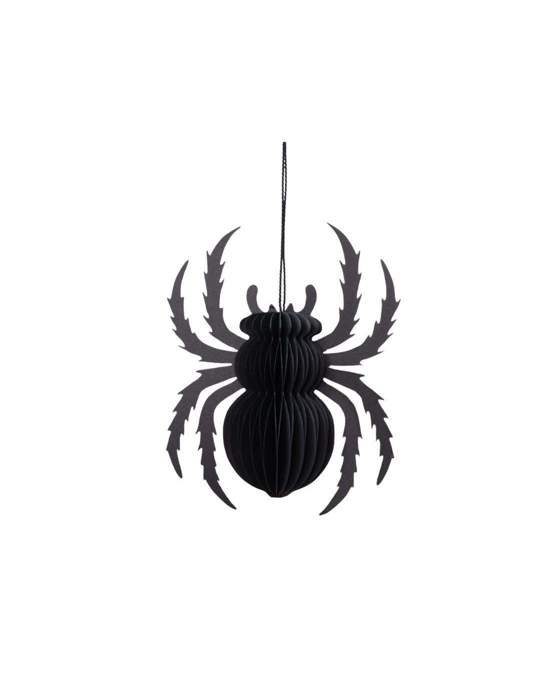 Schwarze Papier-Honigwaben Spinne als Halloween-Dekoration vor weißem Hintergrund.