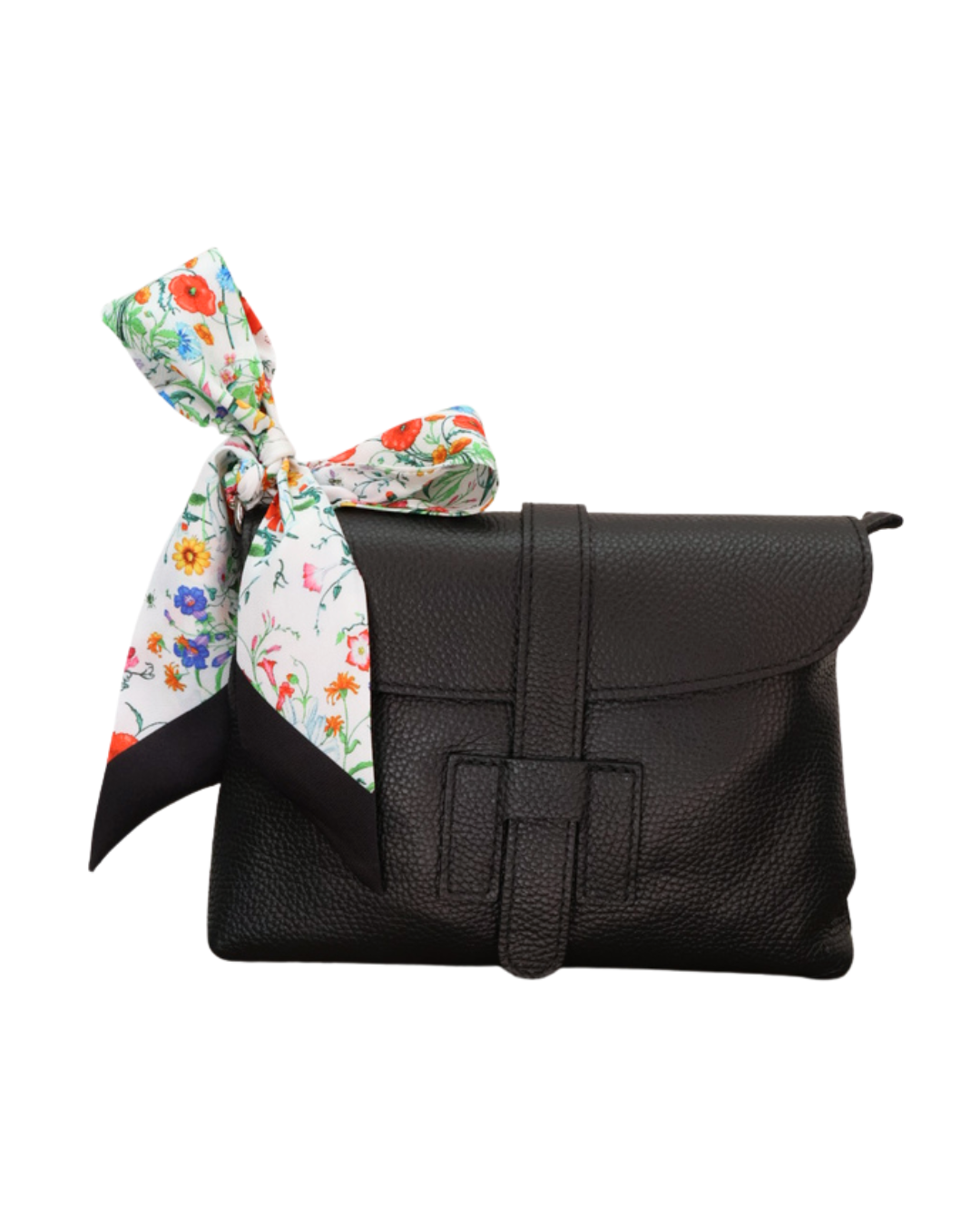 Frontansicht der schwarzen Ledertasche "Isabella" vom Südstrand mit hellem floralen Bandana vor weißen Hintergrund.