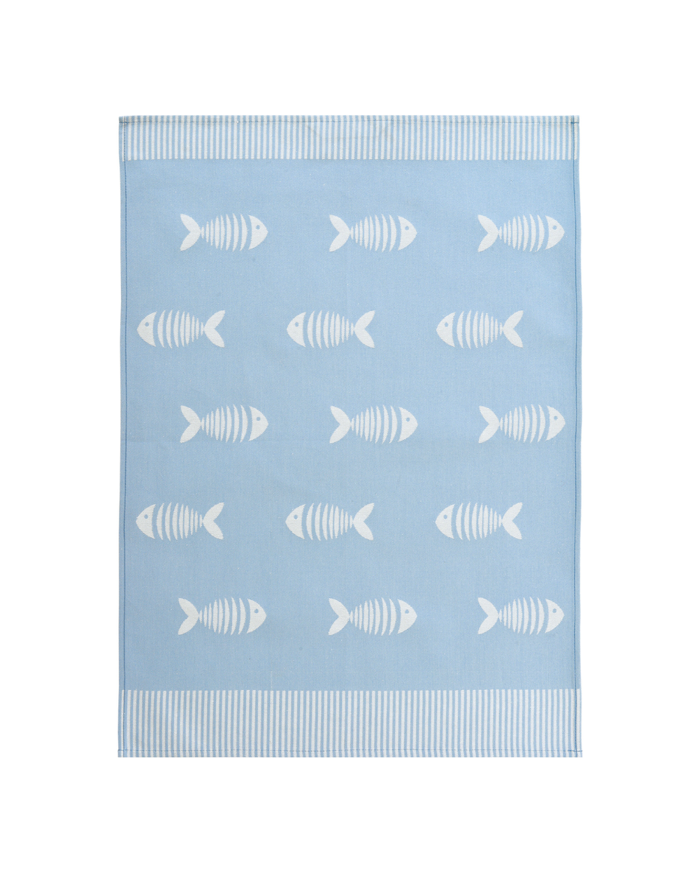 Hellblaues Fisch-Geschirrtuch „Omega“ von Sander aus Baumwolle mit dezentem Fischmuster und gestreiften Randabschlüssen, frontal dargestellt auf weißem Hintergrund.