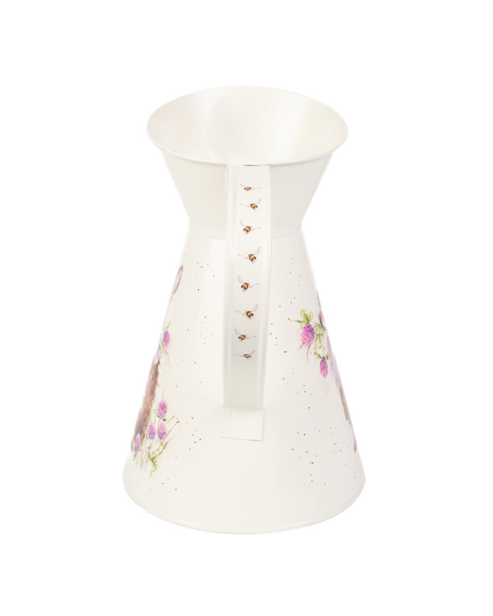 Rückansicht der Kaninchen Blumenvase Head Clover Heels Flower Jug von Wrendale Designs mit Henkel und kleinen fliegenden Bienenmotiven.