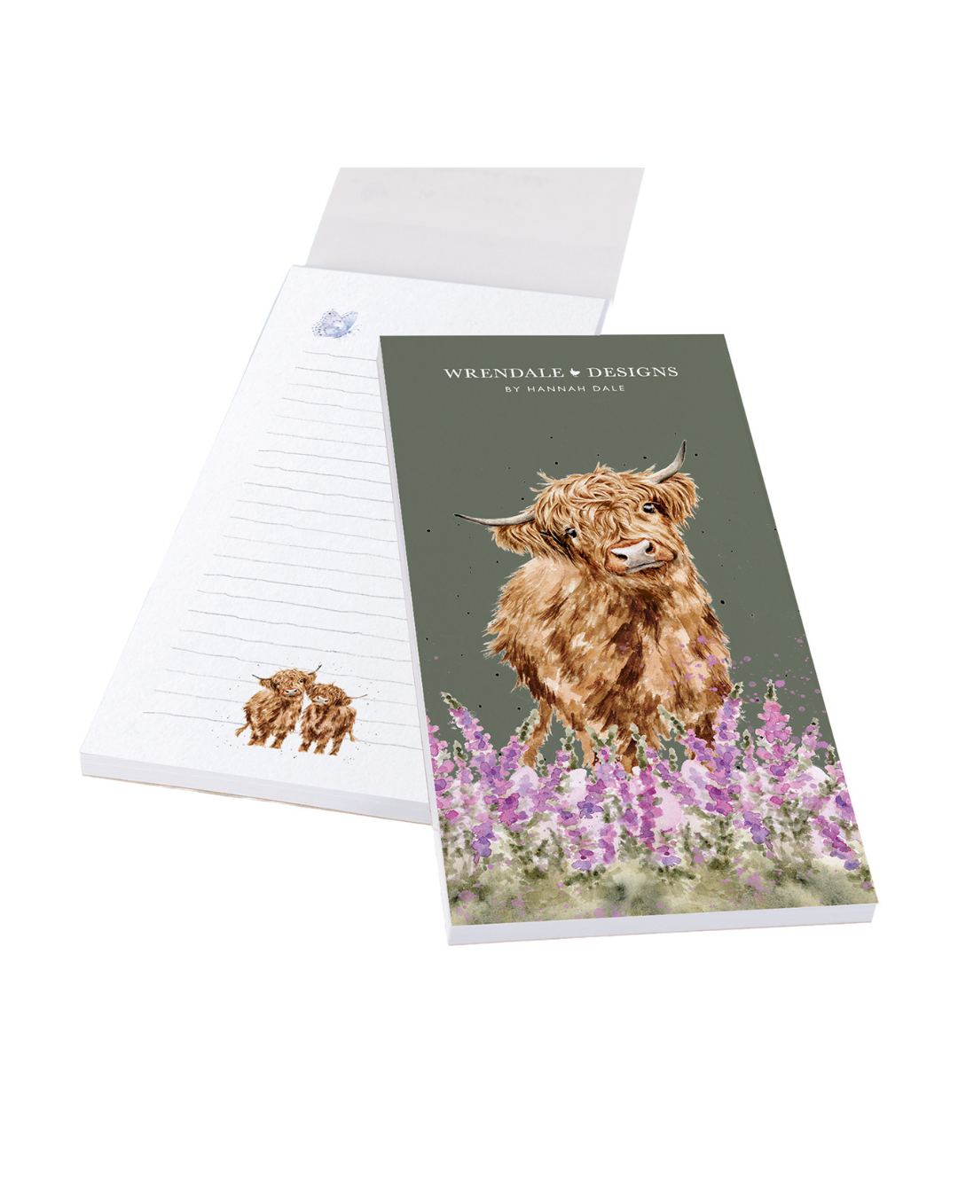 Der Hochlandkuh Notizblock von Wrendale Designs zeigt das Motiv der freundlich dreinblickenden Hochlandkuh von Hannah Dale, welche mit flauschigem Fell in einer violett-rosafarbenen Blumenwiese aus zahlreichen Fingerhüten steht. Auf dem geöffneten Block im Hintergrund sind die feinen Linien auf den Seiten des Blocks zu sehen.