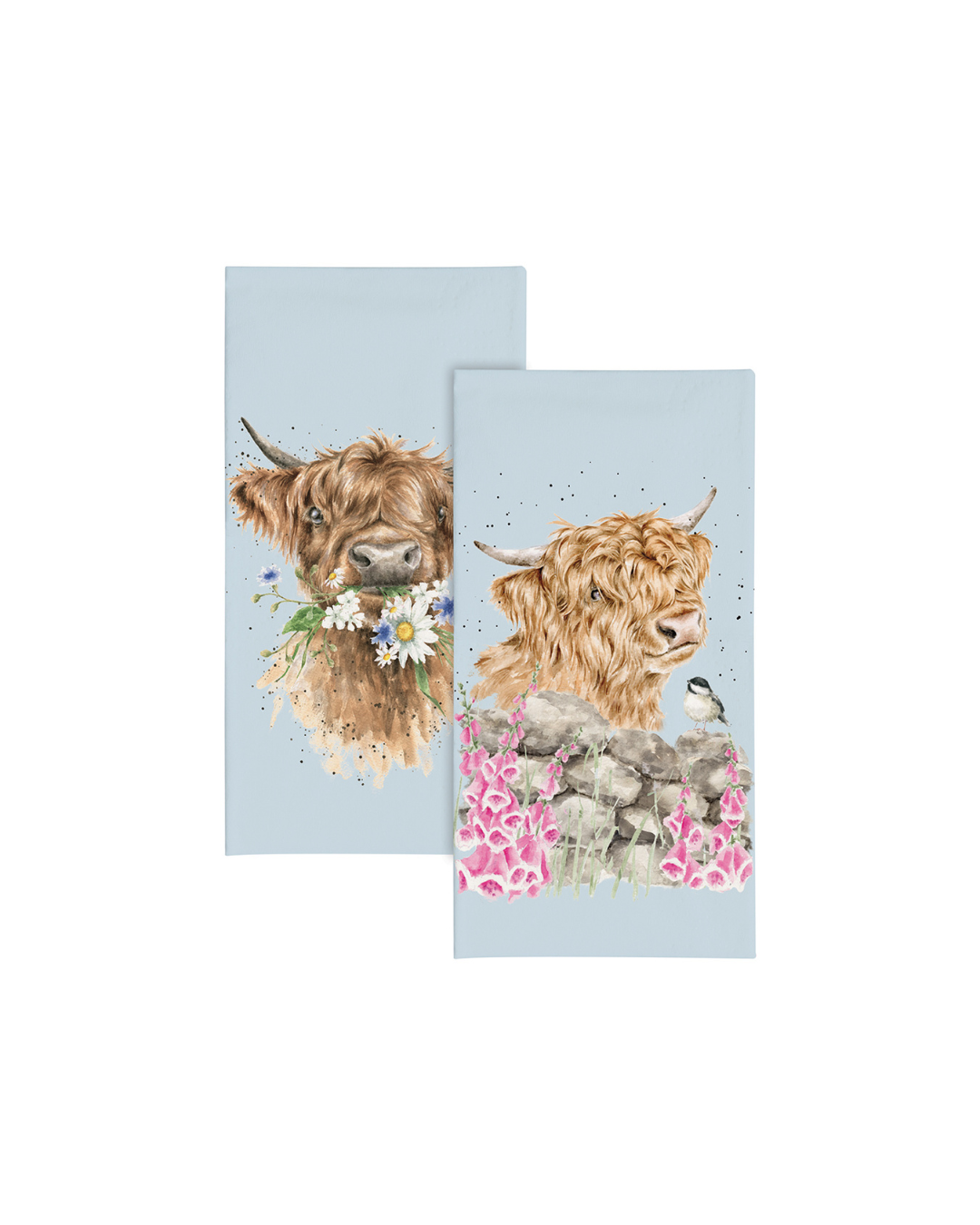 Zwei Hochland-Kuh-Taschentücher von Wrendale Designs mit Illustrationen von Hannah Dale. Die Vorderseite zeigt eine Kuh mit Gänseblümchen im Maul, die Rückseite eine Kuh zwischen rosa Fingerhüten mit kleinem Vogel – beide auf himmelblauem Hintergrund. Die Taschentücher sind vor weißem Hintergrund.