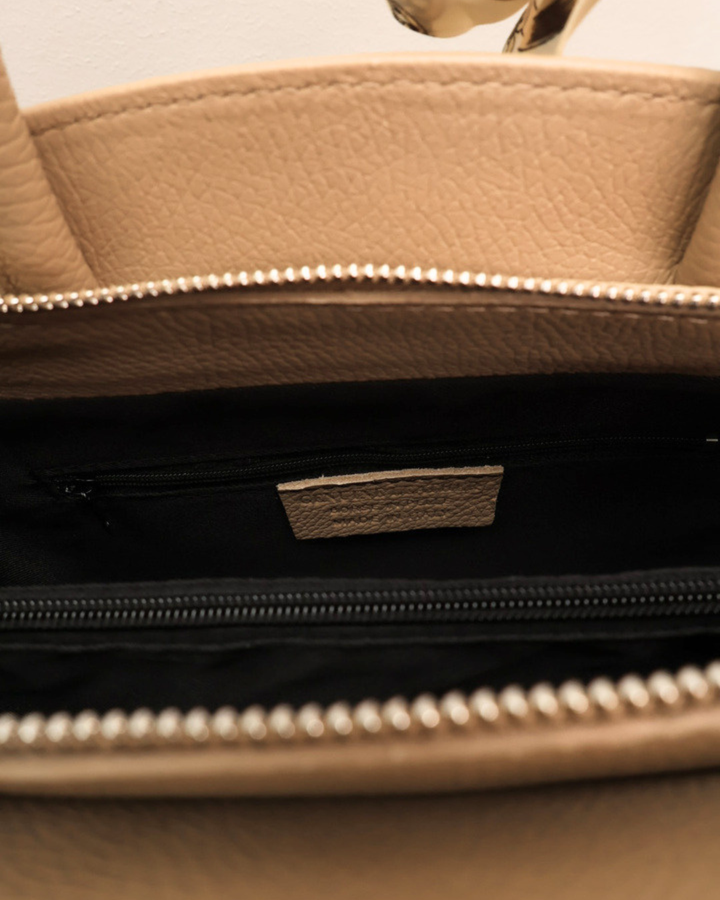 Nahaufnahme der Innenwelt von Handtasche "Lotte" vom Südstrand.