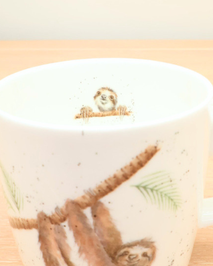 Große Faultier Tasse "Hanging Around" von Wrendale Designs