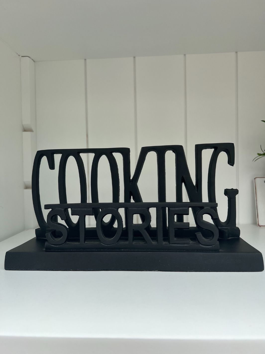 Cooking Stories Book Stand Riviera Maison