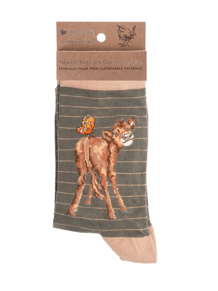 Gemütliche Socken aus Viskose von Wrendale Designs mit einem Kalb als Motiv