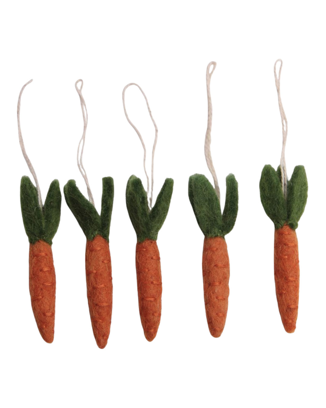 Fünf handgefertigte Karotten aus Filz mit grünen Blättern und Aufhängeschlaufen, Karotten 5er-Set von Gry & Sif