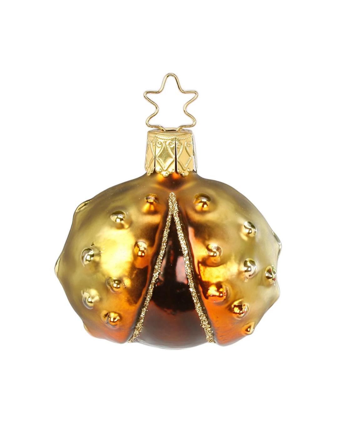 Handgefertigter Kastanienanhänger von Inge Glas mit goldener Kastanienschale und maronenbrauner Kastanie.
