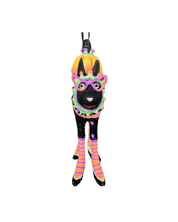Mini-Krinkle Black Cat von Patience Brewster – schwarze Katze mit Kürbismütze, pinker Brille und buntem Halloween-Outfit vor weißem Hintergrund.