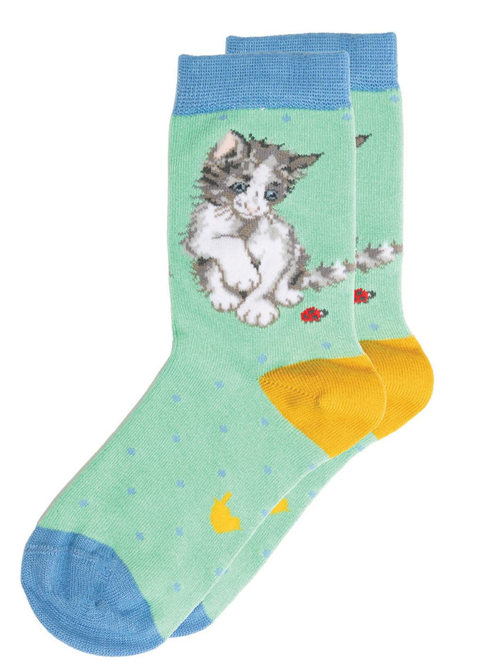 Niedliche Katzen Socken für Kinder von Wrendale Designs.