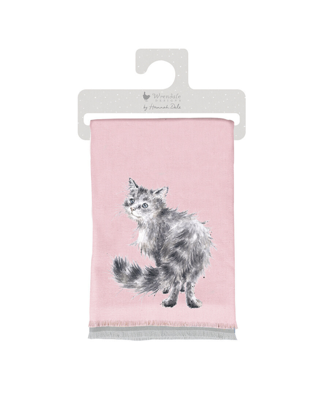 Winterschal „Glamour Puss“ von Wrendale Designs vor weißem Hintergrund. Die Vorderseite ist in Altrosa mit Katzenillustration von Hannah Dale und Rückseite und Fransen sind in elegantem Grau. Der Schal wird dekorativ gefaltet auf Verpackungskarton präsentiert.