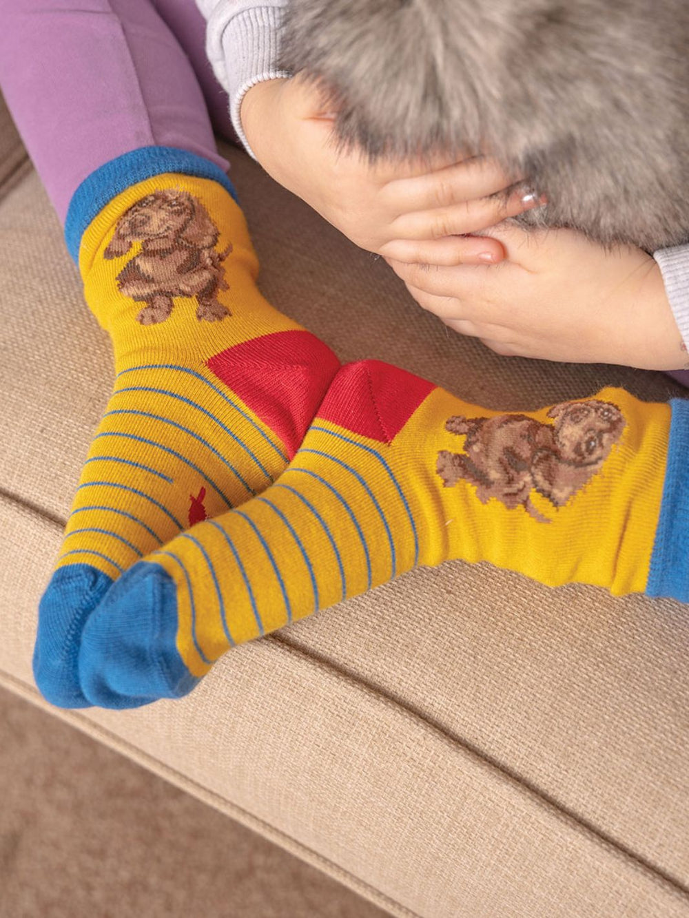 Kindersocken mit süßem Dackel-Motiv von Wrendale Designs.