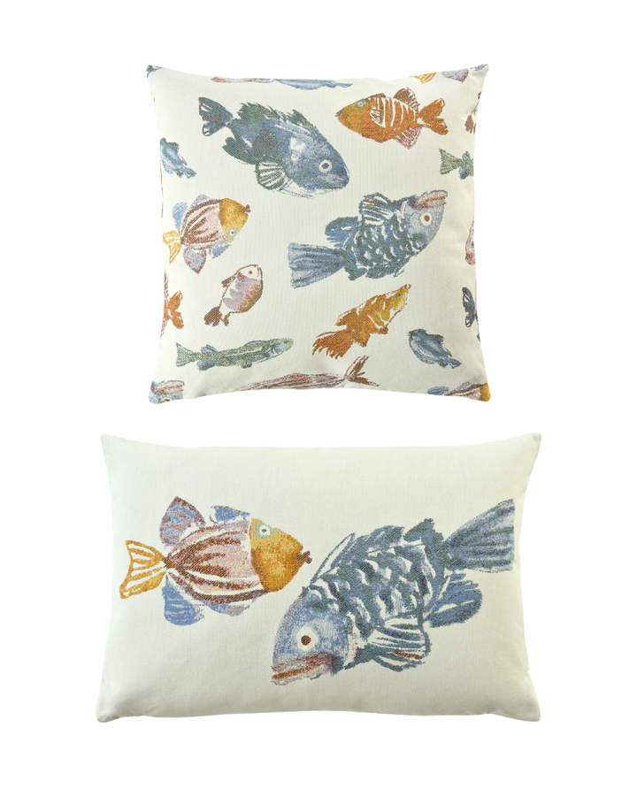 Fisch Kissenbezug Glup & Glup Glup von Sander in zwei Größen mit bunten Fischmotiven auf hellem Hintergrund