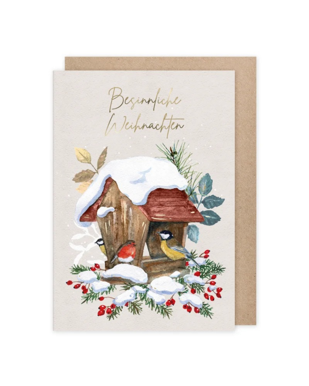 Klapparte "Besinnliche Weihnachten" vom Grätz Verlag vor weißen Hintergrund. Die Karte selbst ist beige Mit detailreicher Vogelhaus Illustration von Daniekla Drescher. Meisen, Rotkehlchen , Zweige und Rote Beeren sind zu sehen.