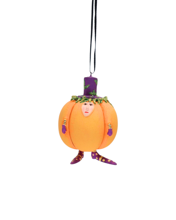 Krinkle Kürbis Mini Gourdon von Patience Brewster als Anhänger vor weißem Hintergrund.