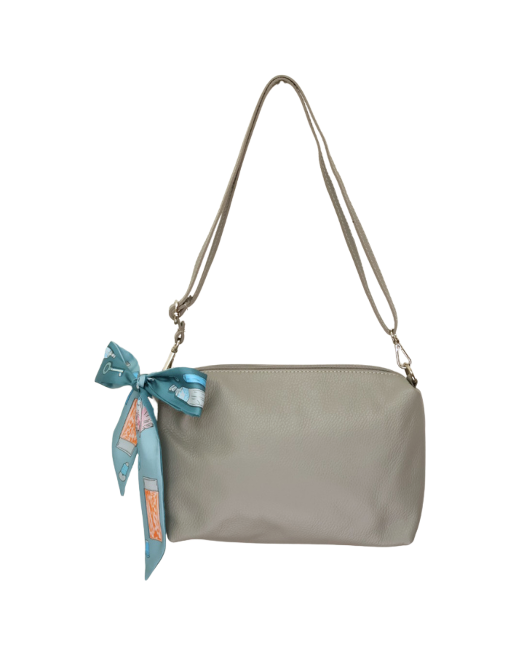 Graue Leder Handtasche "Brigitte" von Südstrand vor weißen Hintergrund. An der Tasche hängt ein Maritim blaues Tuch.