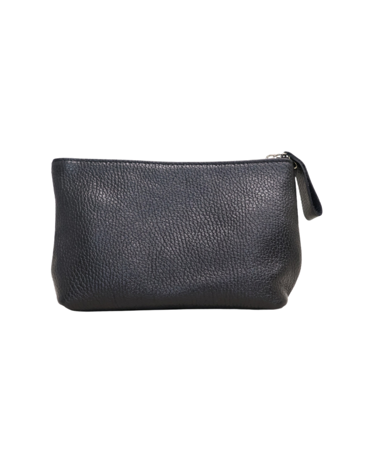 Leder Kosmetiktasche "Ella" in schwarz von Südstrand vor weißen Hintergrund. Die Tasche ist wie ein Rechteck geformt.
