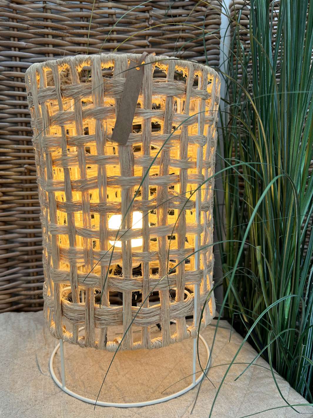 Leila Table Lamp zur gemütlichen Beleuchtung von Rivièra Maison