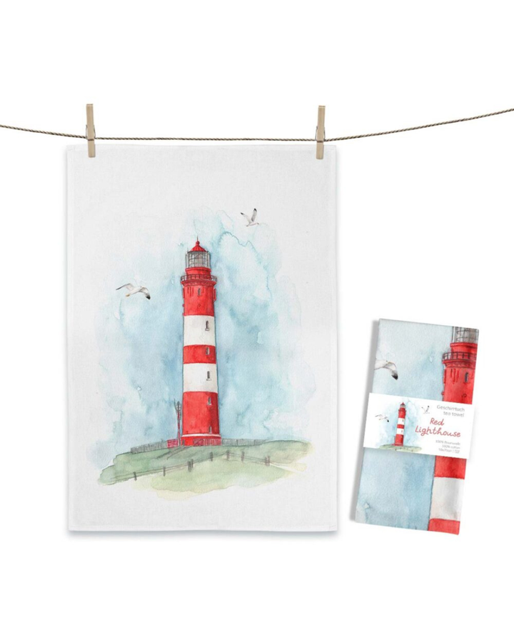 Leuchtturm Geschirrtuch Red Lighthouse von Maluu mit rot weißem Leuchtturm und Möwen, aufgehängt dargestellt