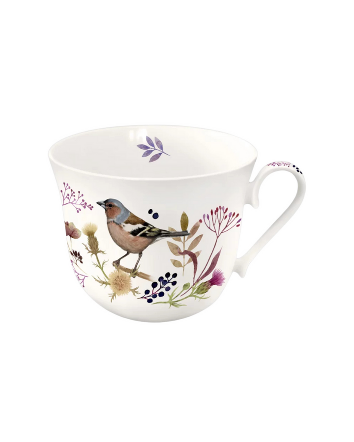 Hier ist deine neue Lieblingstasse Blätterrauschen vom Grätz Verlag mit herbstlichen Vögeln, Blumen und Blättern illustriert von Maria Over vor einem weißen Hintergrund.