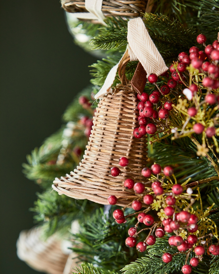 Glocke "Rustic Rattan Christmas Bell Ornament" von Rivièra Maison