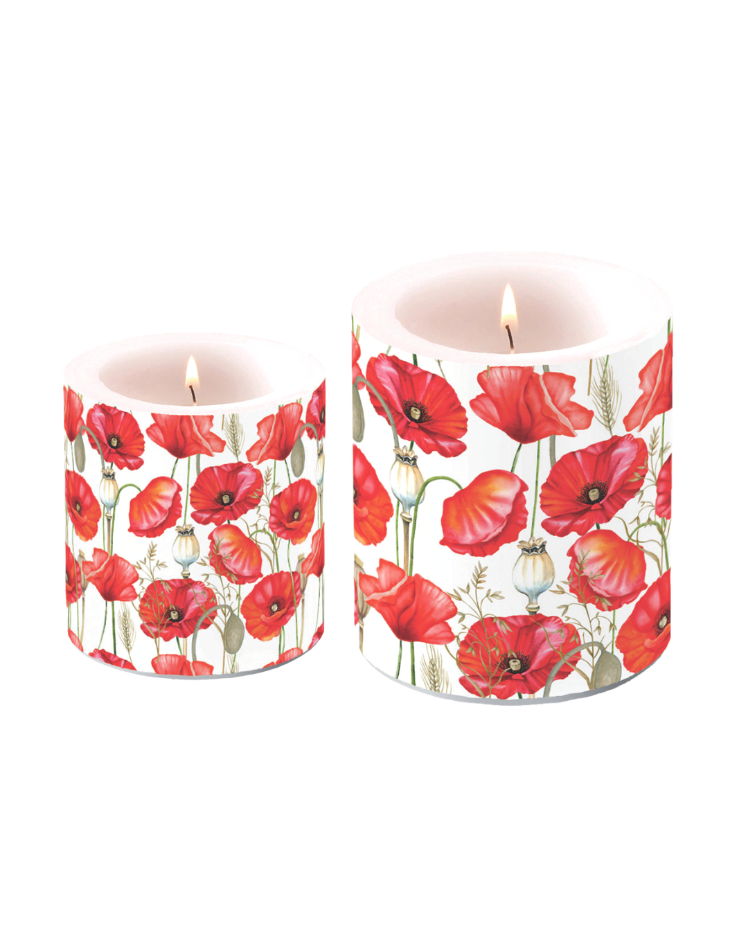 Kleine und große zylindrische Kerze mit Mohnblumen-, Ähren- und Samenkapselmotiv der Marke Ambiente, beide brennend, nebeneinander auf weißem Hintergrund.