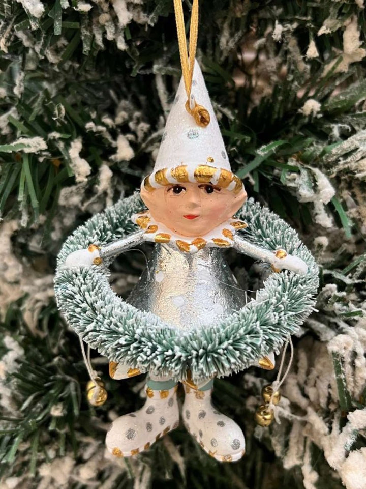 Moonbeam Wreath Elf Krinkles Ornament von Patience Brewster