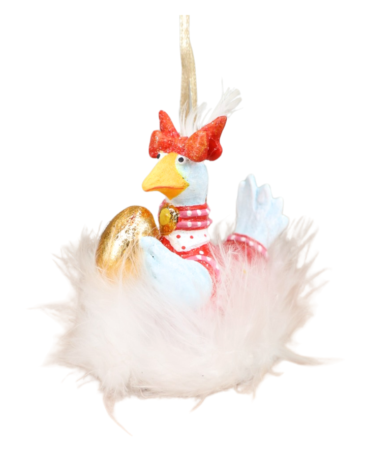 „Gänse Krinkle Mini 12 Days Goose von Patience Brewster, Gans mit roter Schleife und goldenem Ei, Nahaufnahme.“