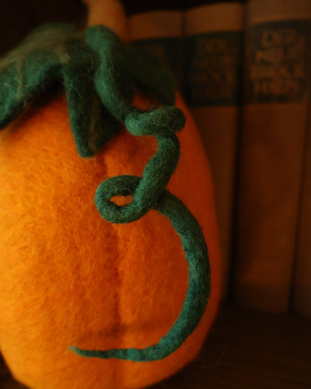 Großer Filzkürbis orange von Grace & Gloria (Höhe 24 cm )