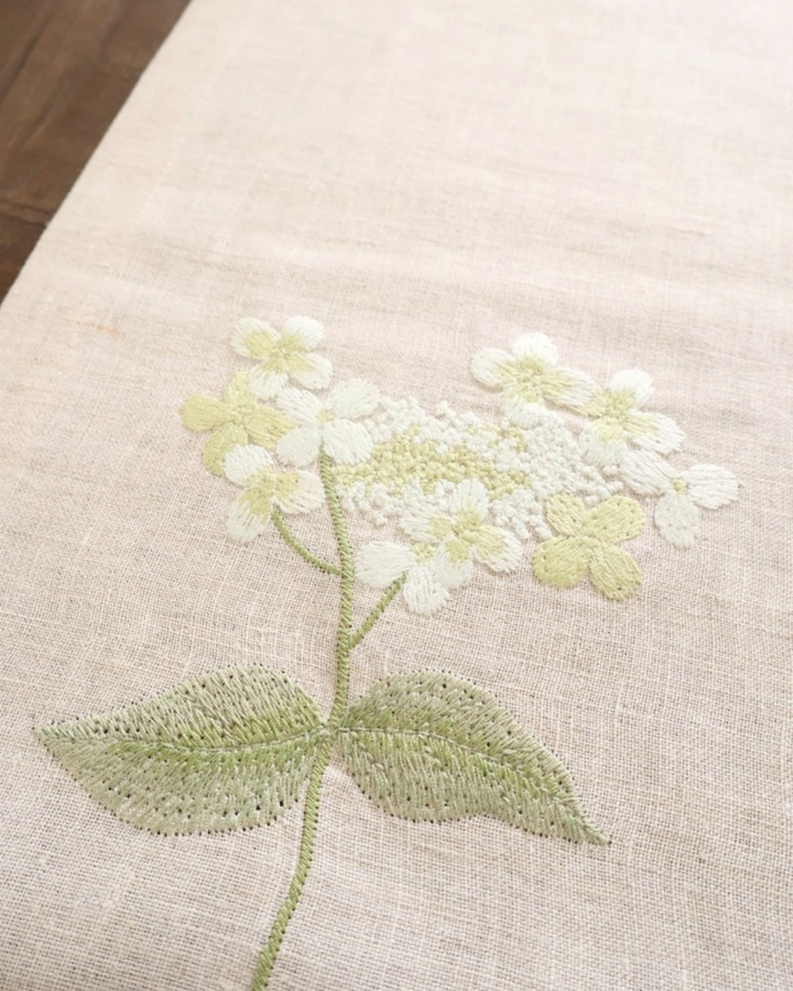 Hortensien Tischläufer "Damsel 50x150" von Sander Table + Home