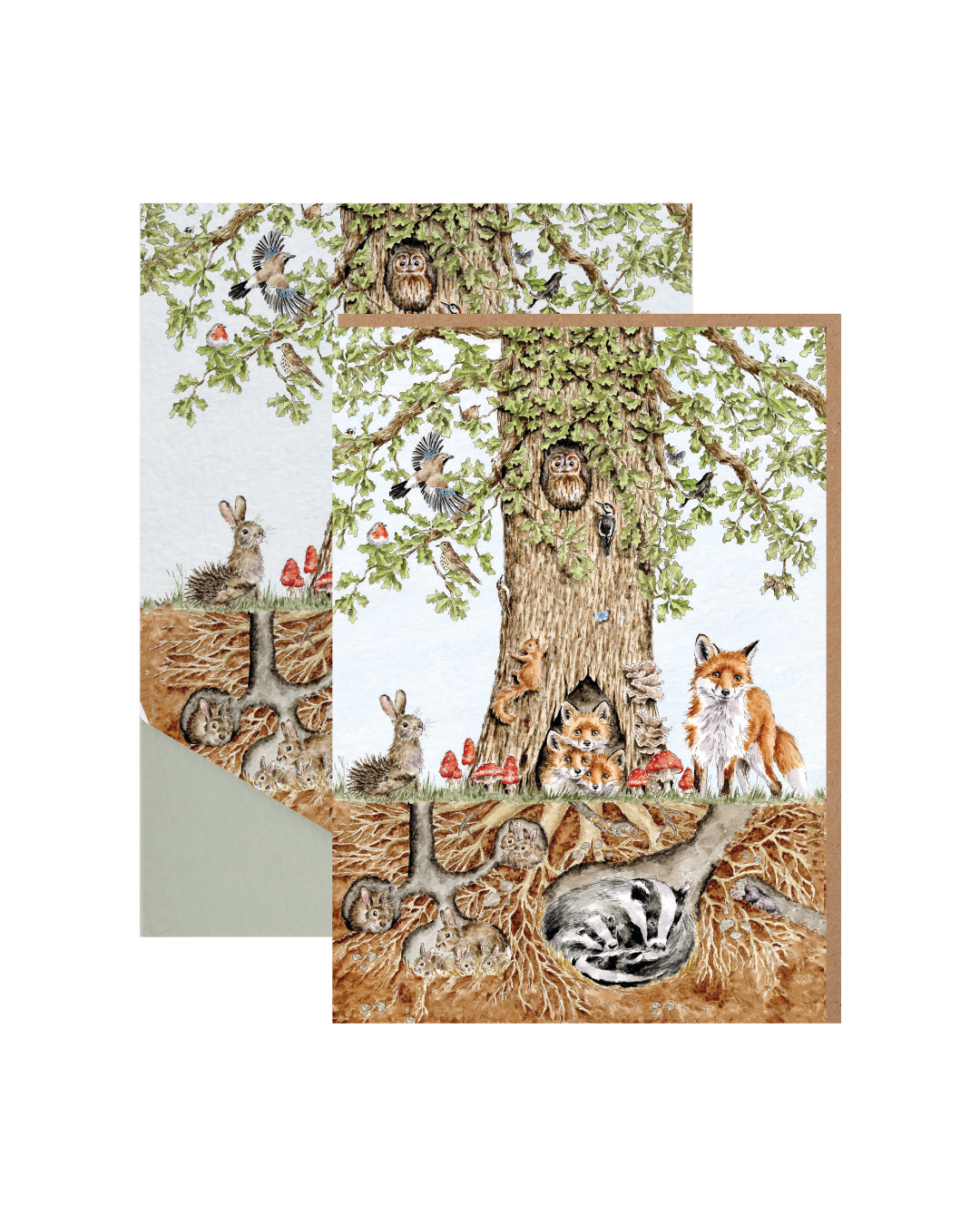 Wrendale Designs „Woodland“ Grußkarte mit braunem Umschlag, dahinter die Verpackung vor weißem Hintergrund.